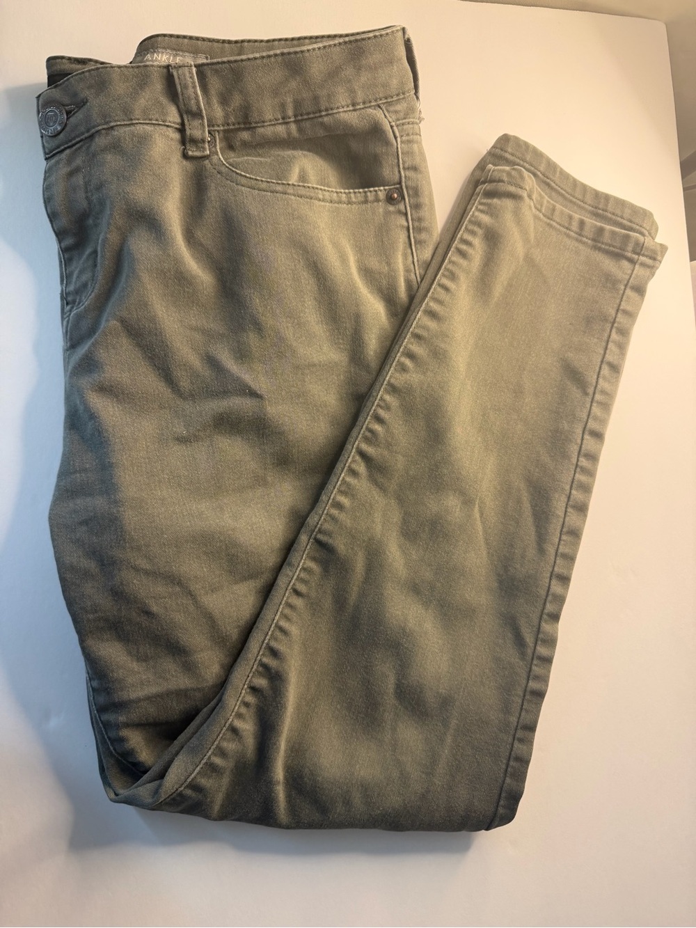 Aeropostale Straight Leg Pants in Olive Green